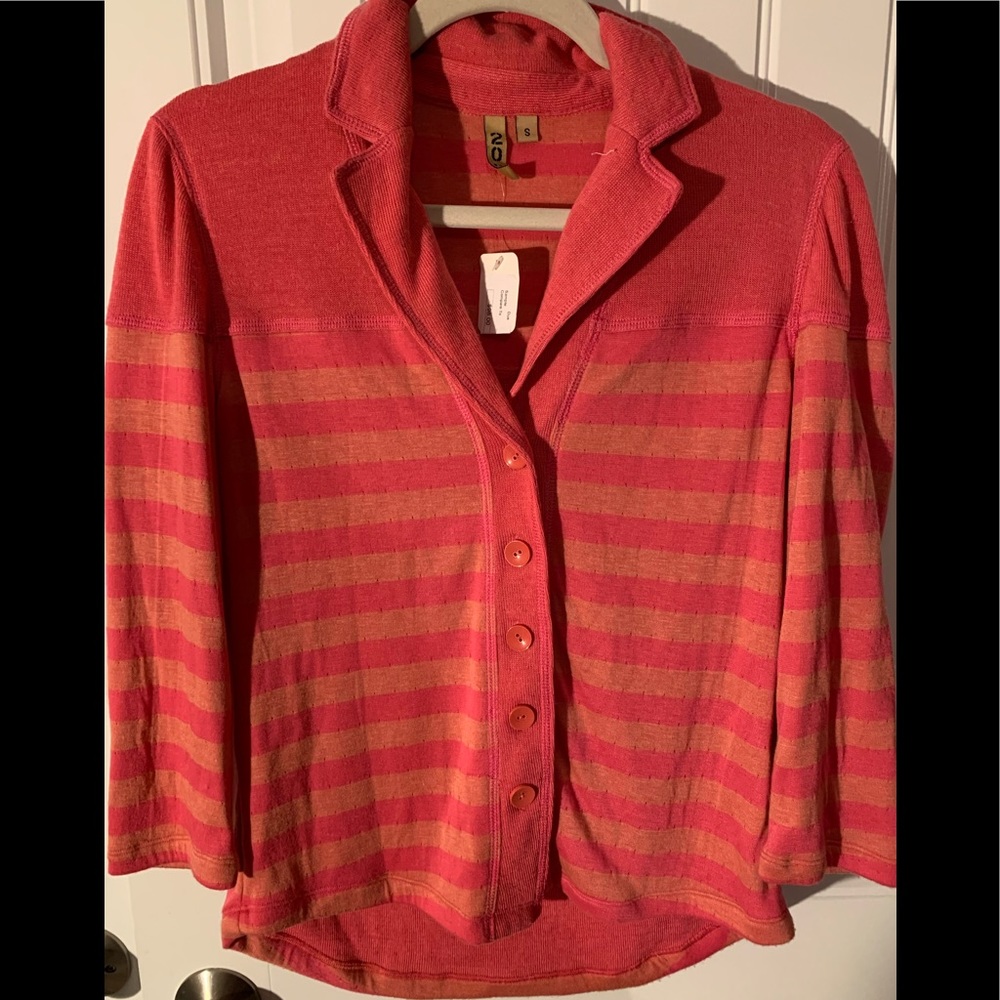 Lightweight-Sweater. Great color combo.